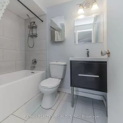 33, Greenwich, Northgate, Brampton