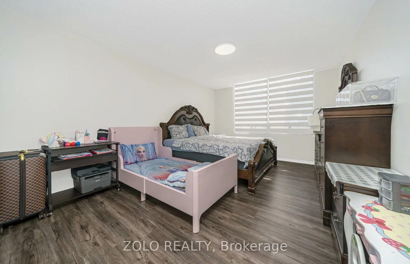 310, Mill, Brampton South, Brampton