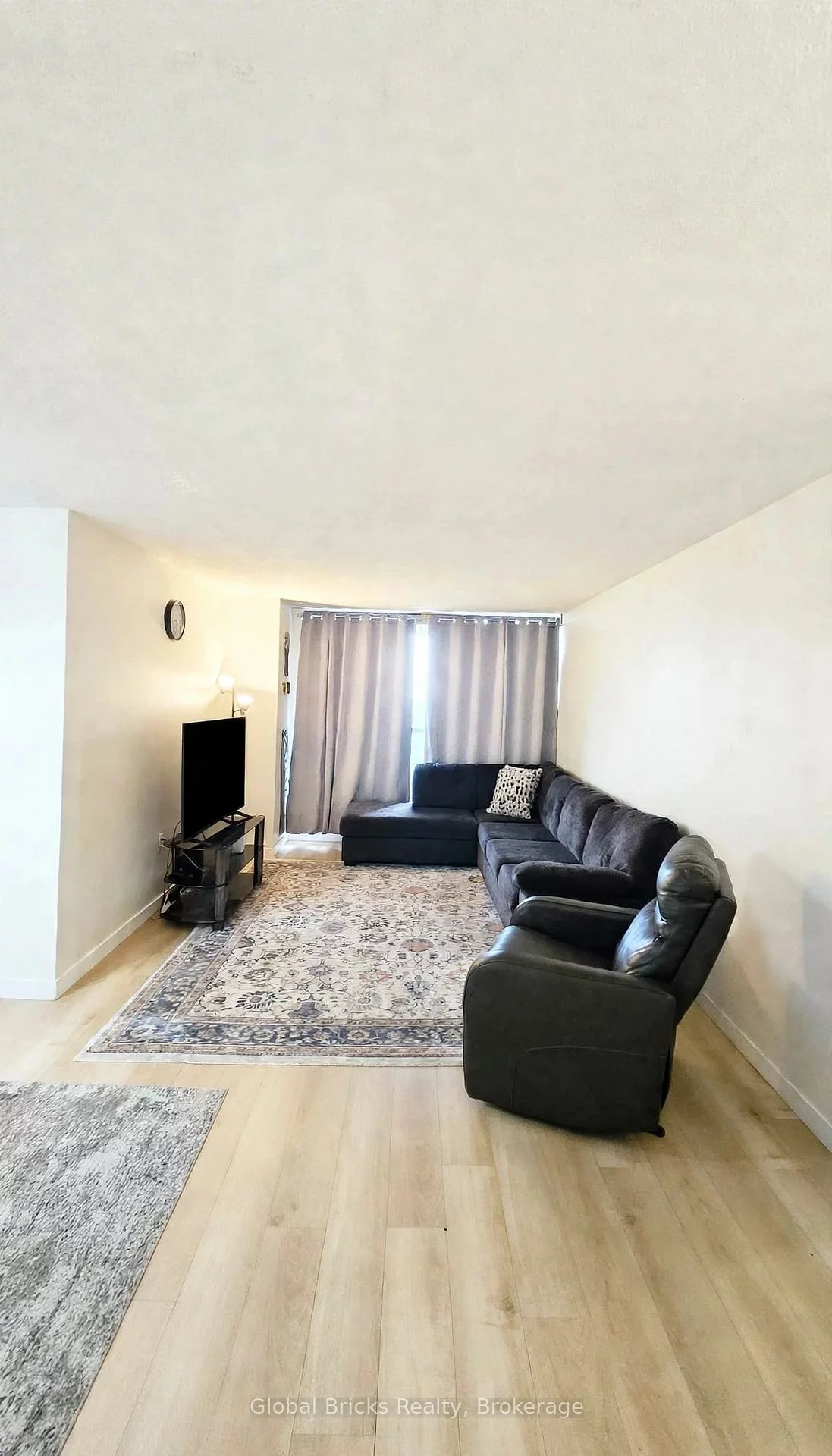 17, Knightsbridge, Queen Street Corridor, Brampton