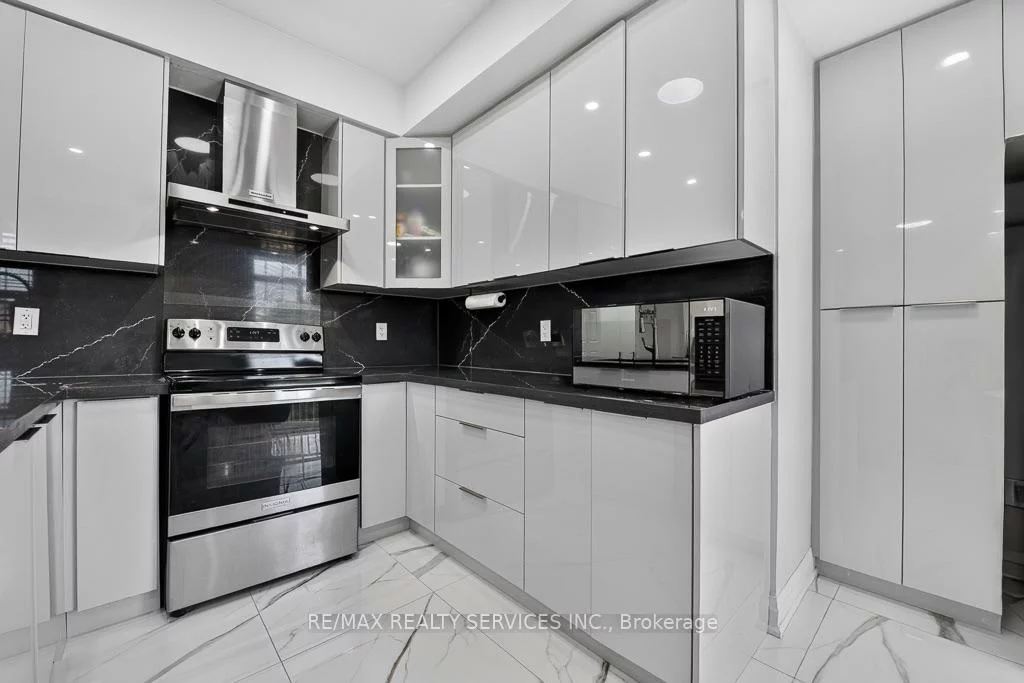 180, Howden, Westgate, Brampton