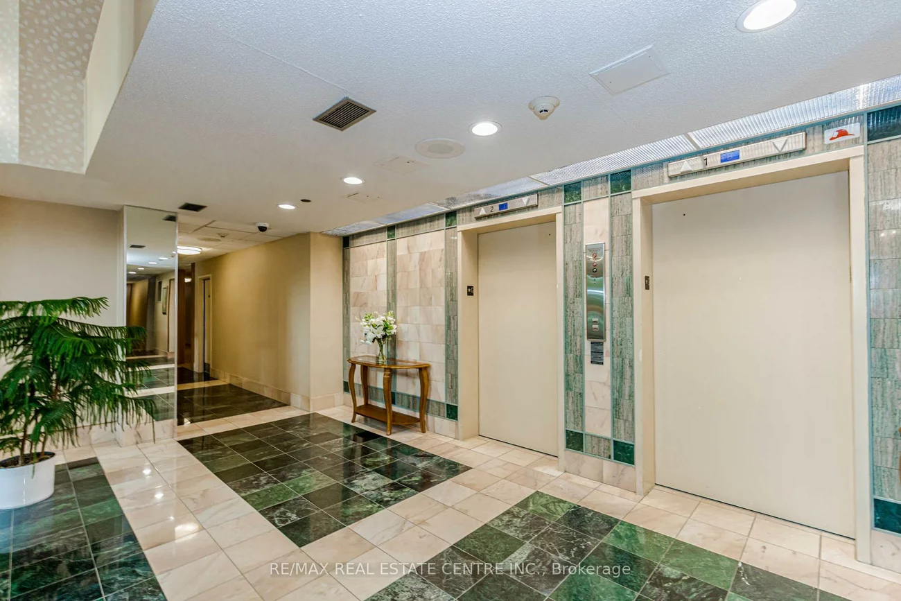 310, Mill, Brampton South, Brampton