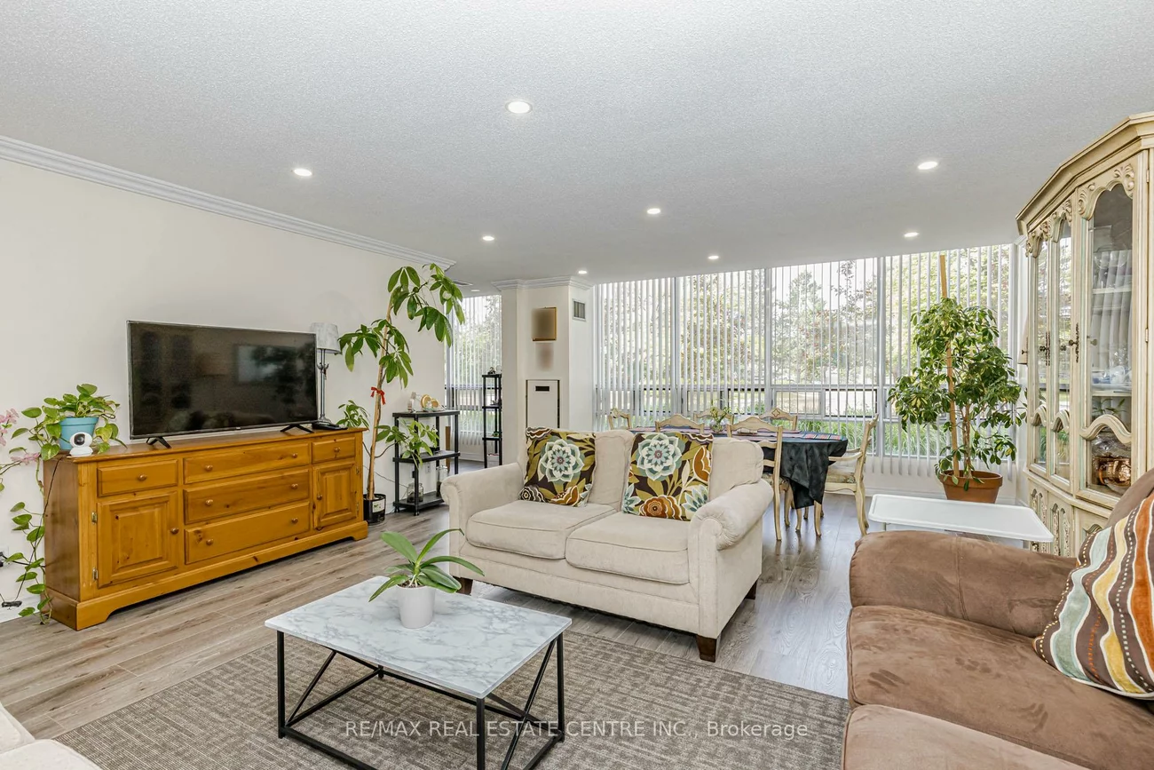 310, Mill, Brampton South, Brampton