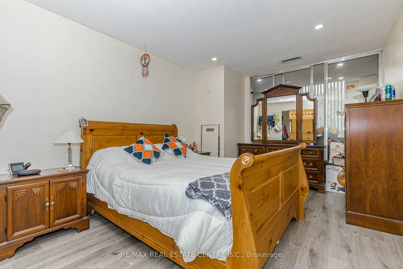 310, Mill, Brampton South, Brampton