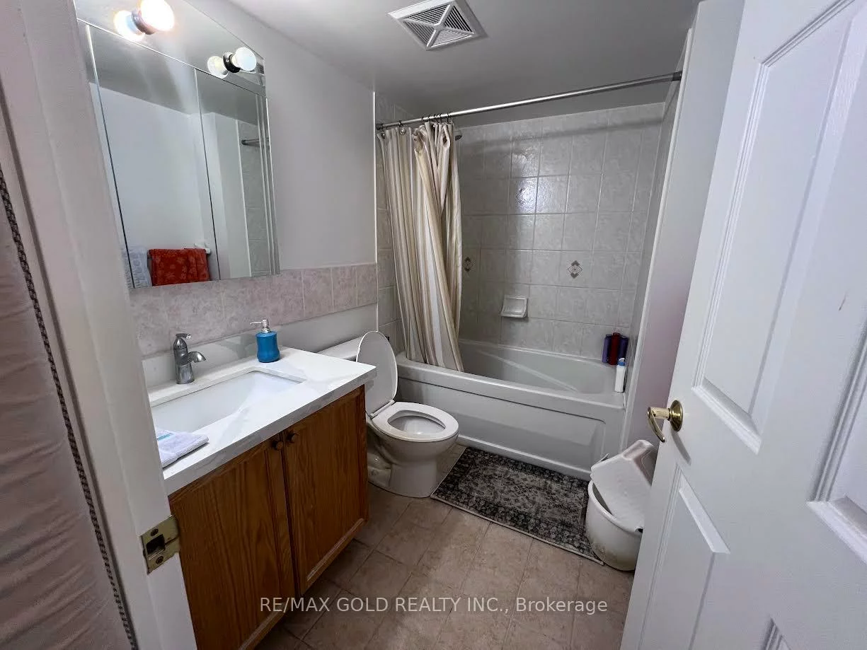 25, Via Rosedale, Sandringham-Wellington, Brampton