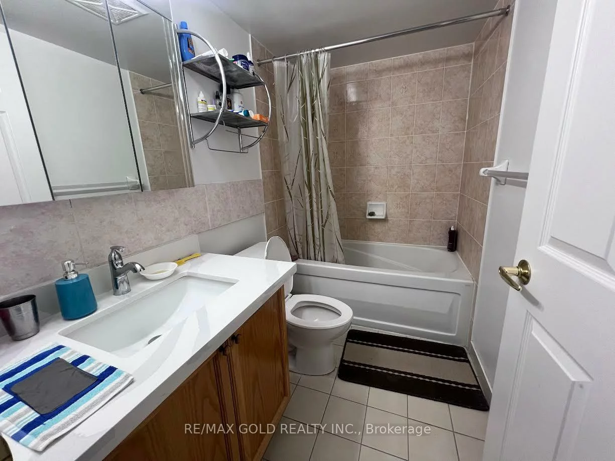 25, Via Rosedale, Sandringham-Wellington, Brampton