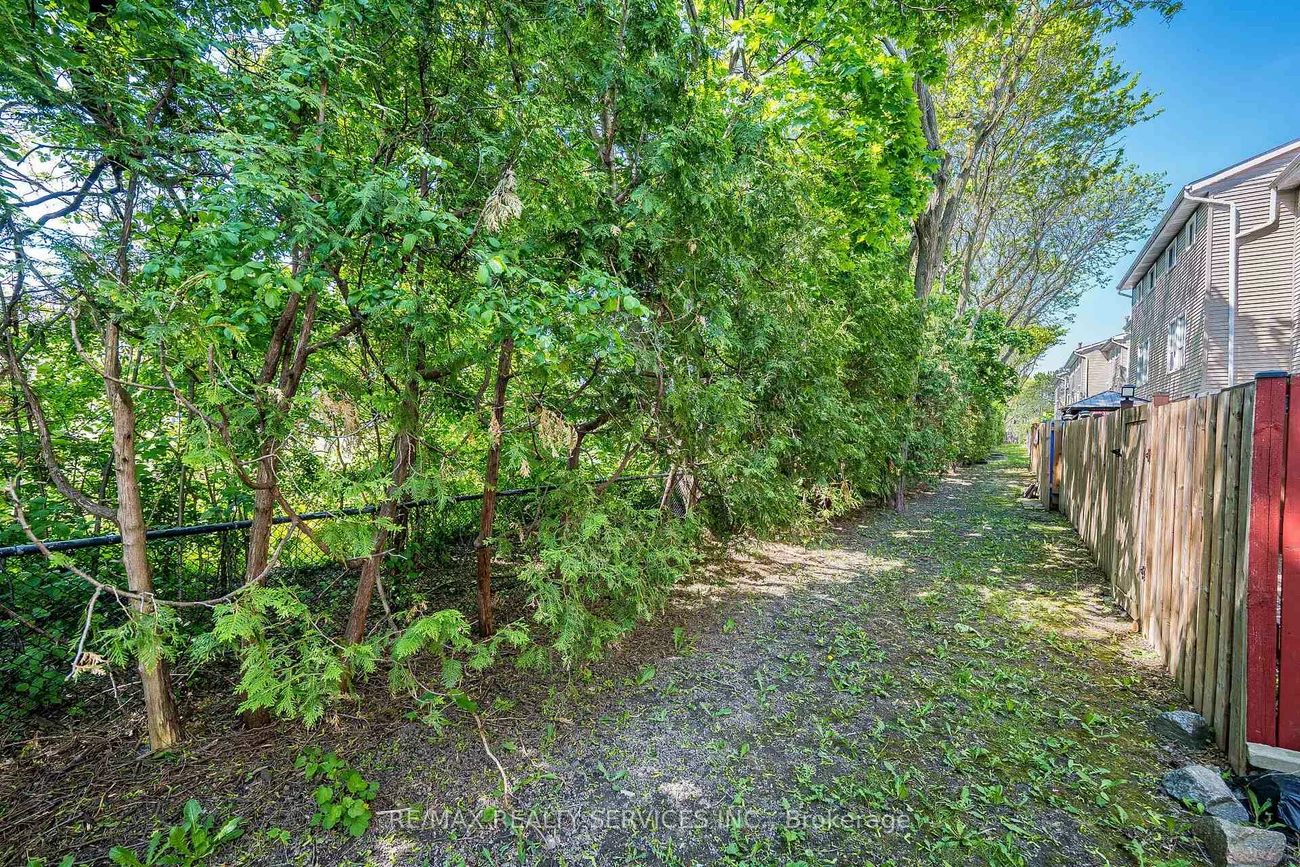 122, Ellerslie, Southgate, Brampton