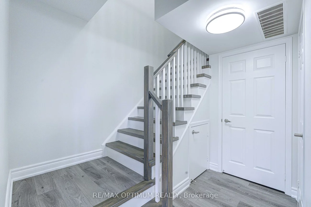 250, Sunny Meadow, Sandringham-Wellington, Brampton
