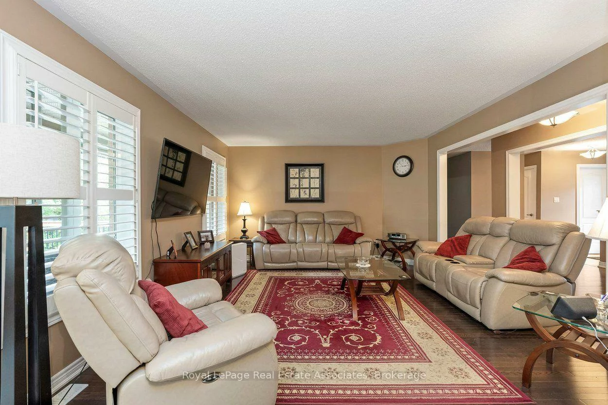 24, Lacorra, Sandringham-Wellington, Brampton