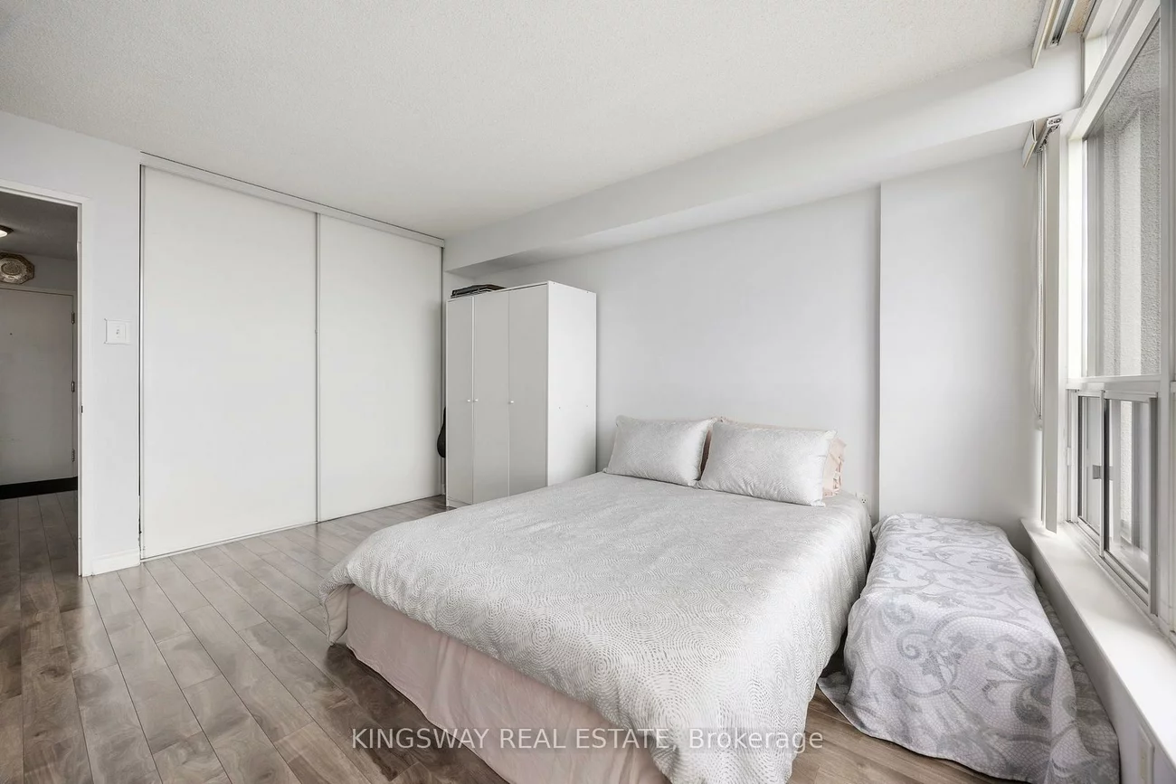 12, Laurelcrest, Queen Street Corridor, Brampton