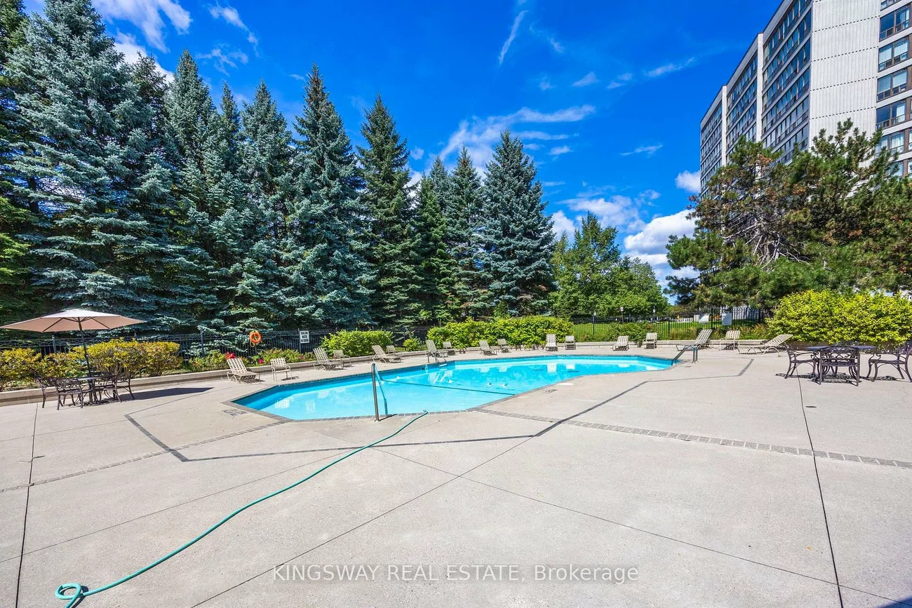 12, Laurelcrest, Queen Street Corridor, Brampton