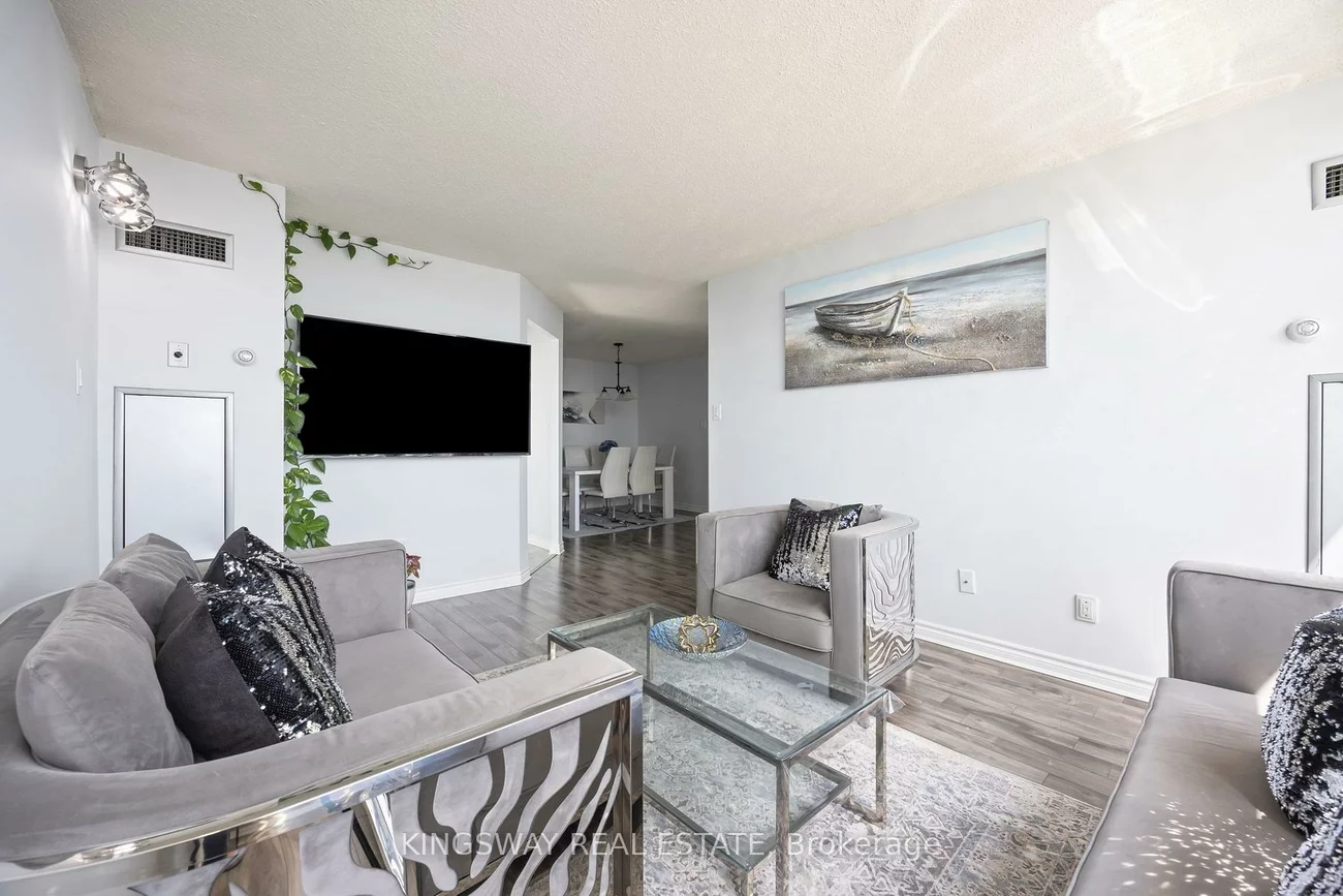 12, Laurelcrest, Queen Street Corridor, Brampton