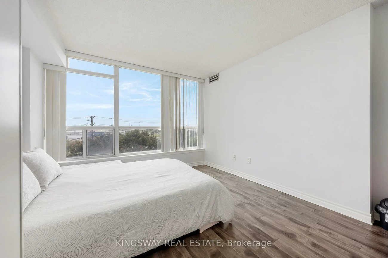12, Laurelcrest, Queen Street Corridor, Brampton