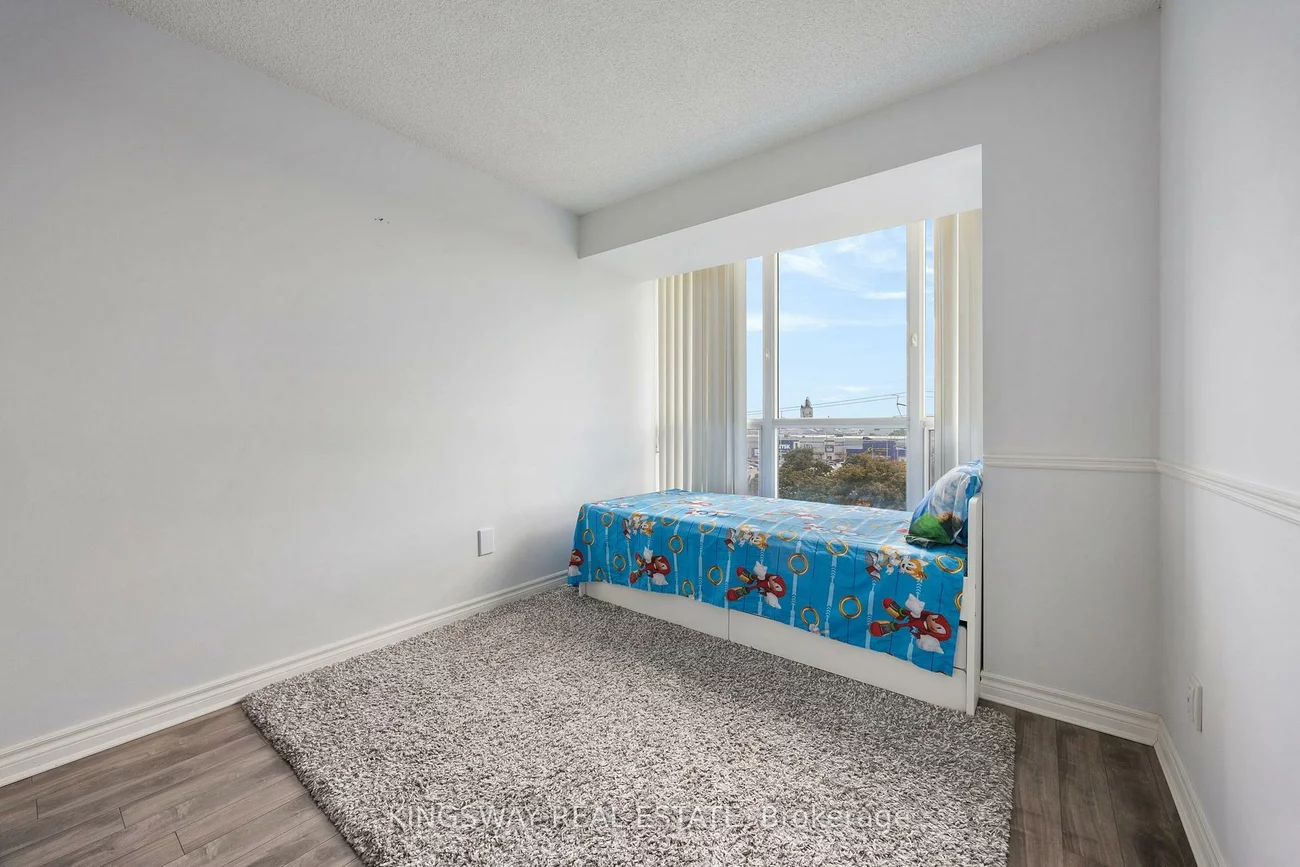 12, Laurelcrest, Queen Street Corridor, Brampton