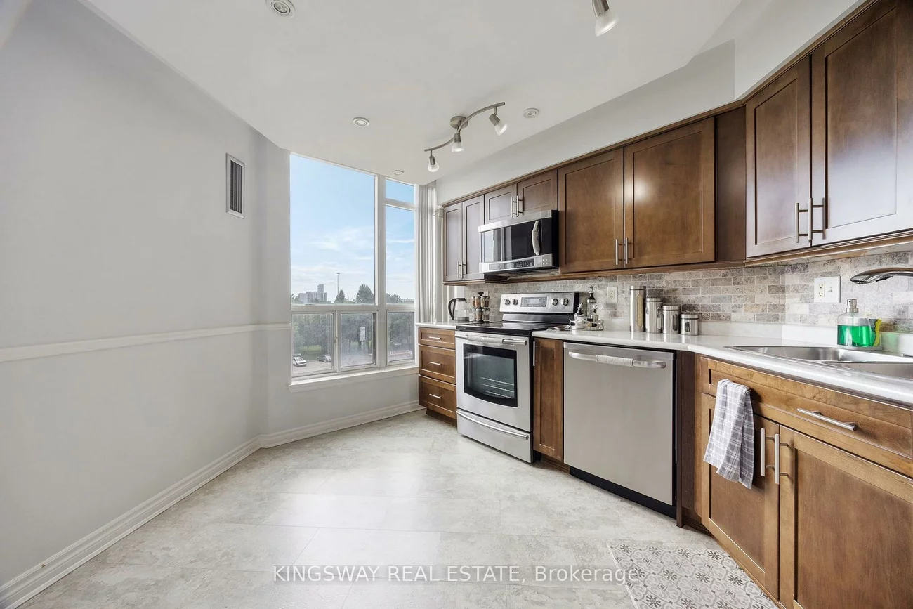 12, Laurelcrest, Queen Street Corridor, Brampton