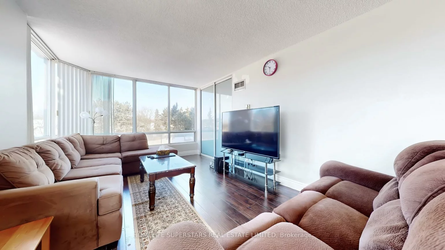 26, Hanover, Queen Street Corridor, Brampton