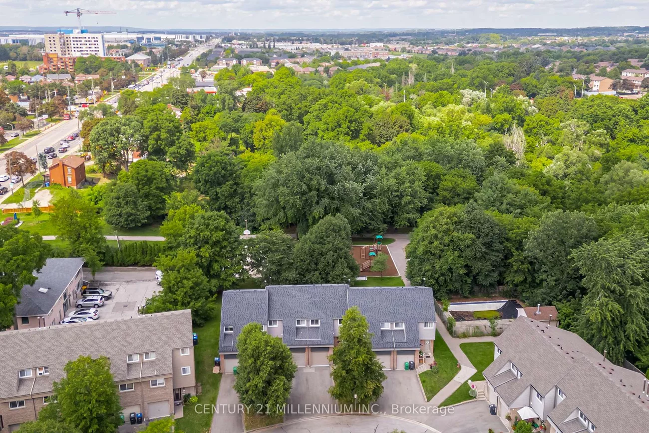 35, Tara Park, Brampton North, Brampton