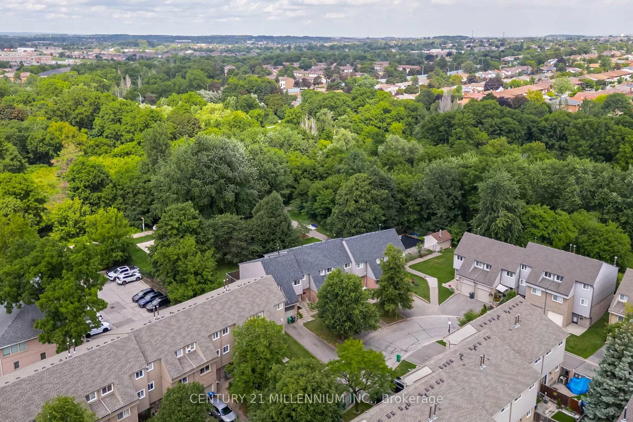 35, Tara Park, Brampton North, Brampton