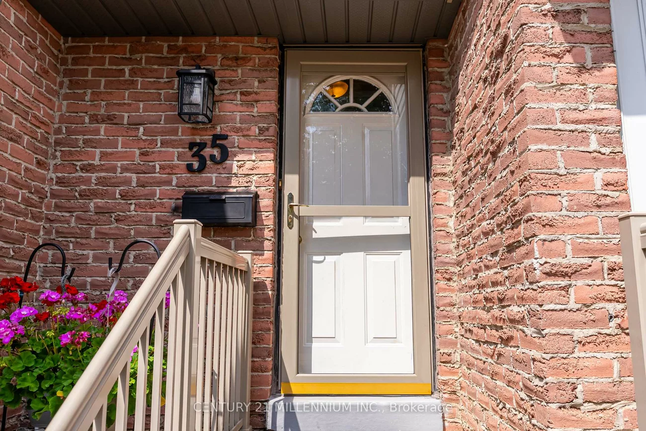 35, Tara Park, Brampton North, Brampton