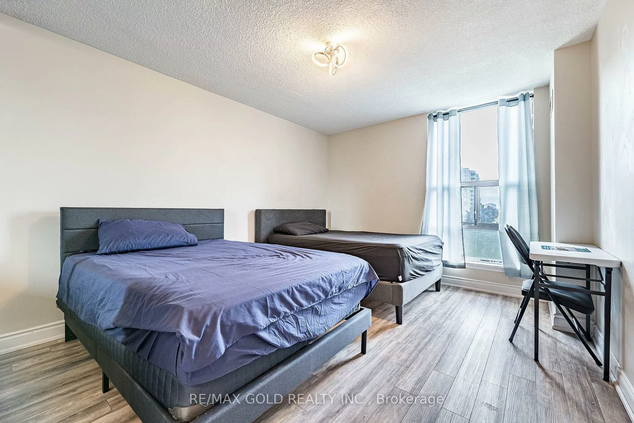 18, Knightsbridge, Queen Street Corridor, Brampton