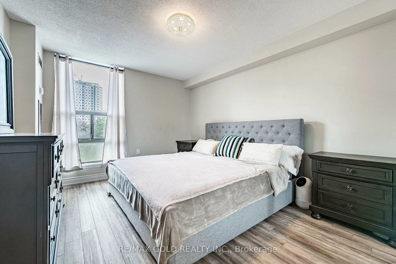 18, Knightsbridge, Queen Street Corridor, Brampton