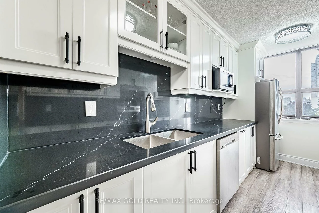 18, Knightsbridge, Queen Street Corridor, Brampton