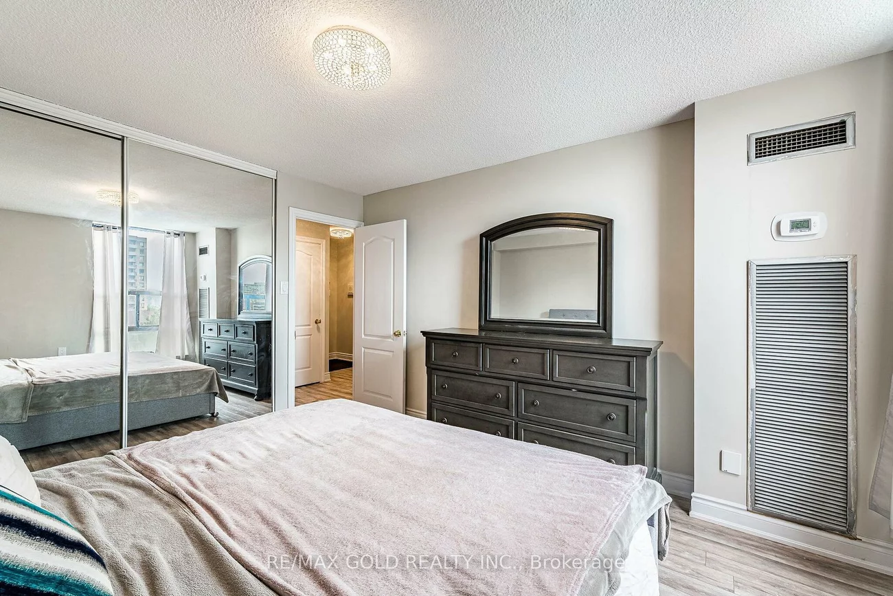 18, Knightsbridge, Queen Street Corridor, Brampton