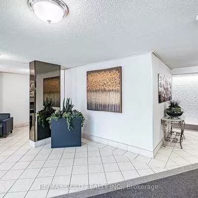 18, Knightsbridge, Queen Street Corridor, Brampton