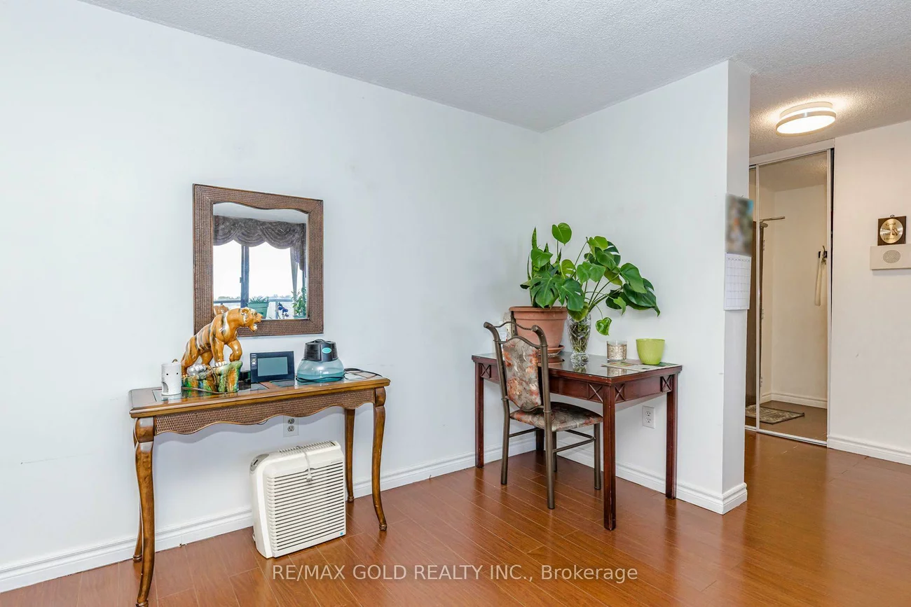 17, Knightsbridge, Queen Street Corridor, Brampton