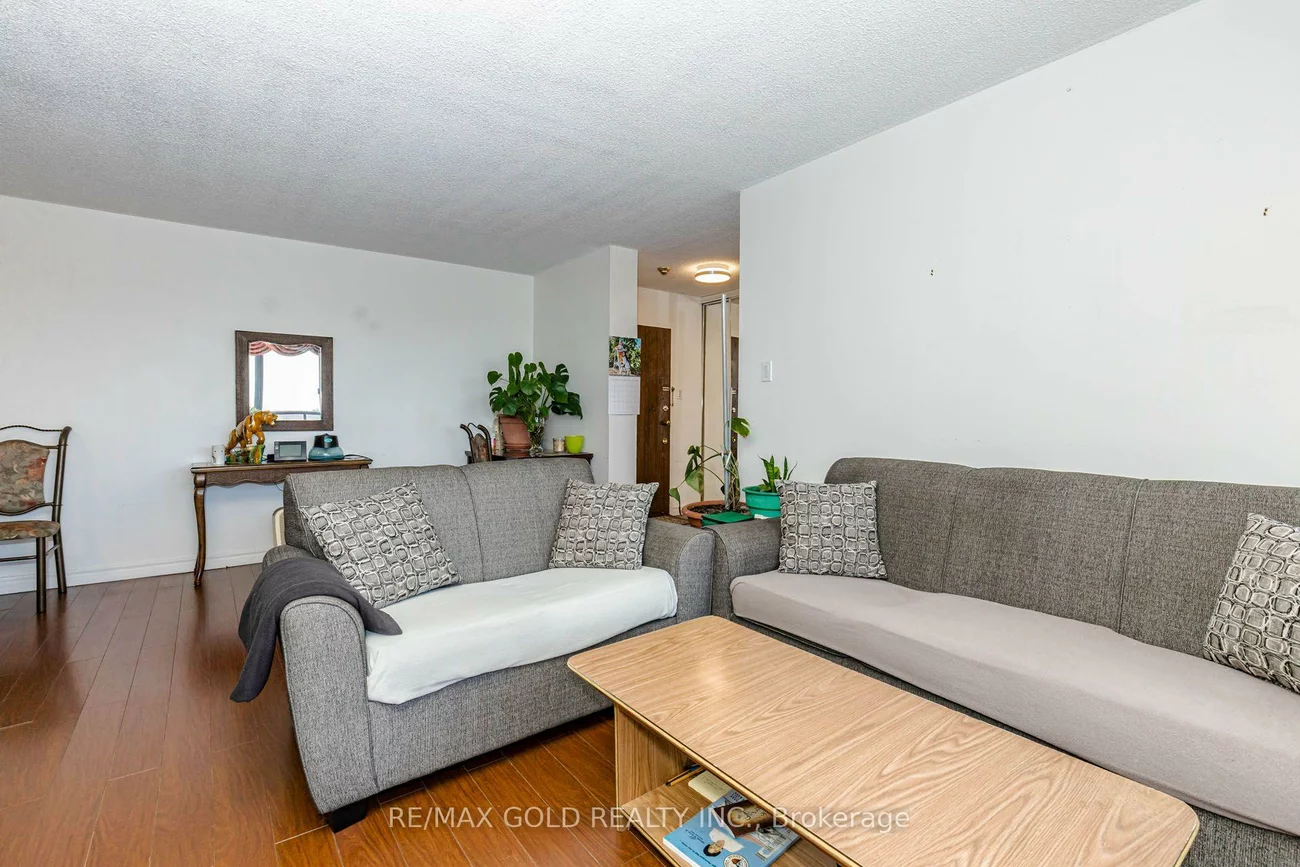 17, Knightsbridge, Queen Street Corridor, Brampton