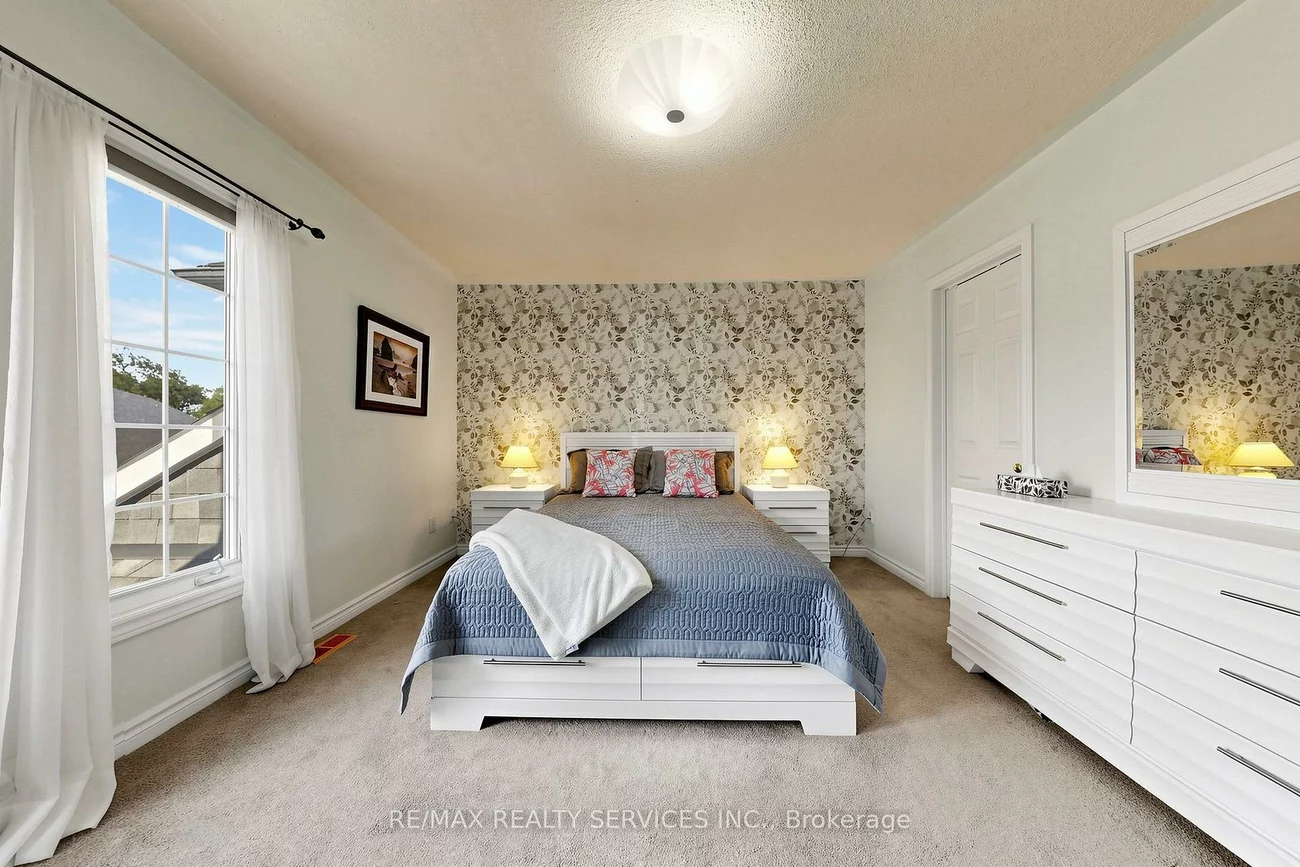74, Heathcliffe, Central Park, Brampton