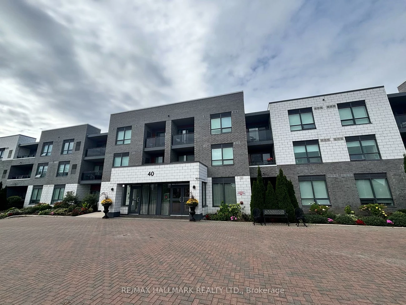 40, Via Rosedale, Sandringham-Wellington, Brampton