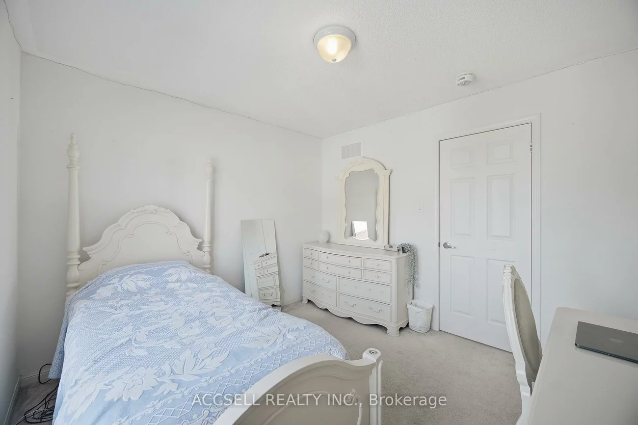 250, Sunny Meadow, Sandringham-Wellington, Brampton