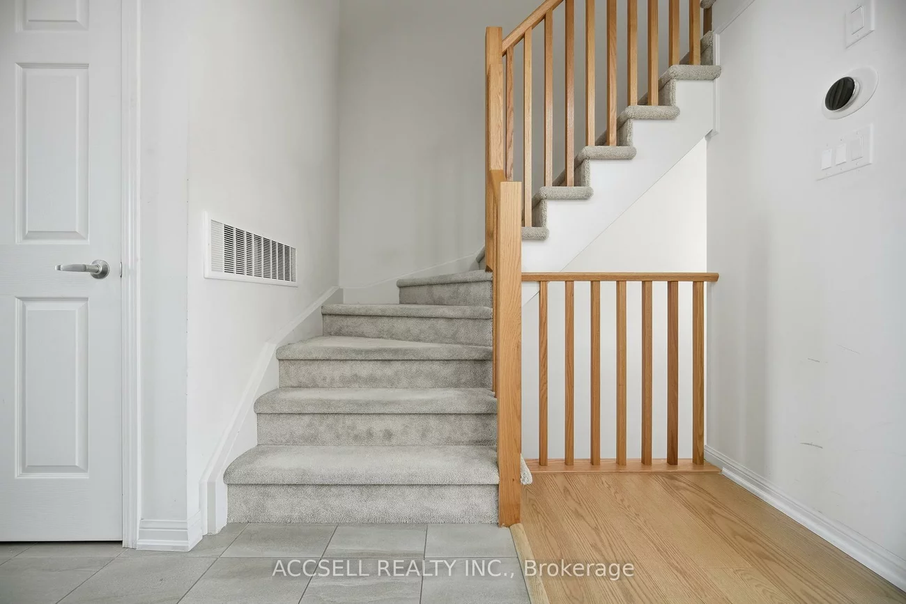 250, Sunny Meadow, Sandringham-Wellington, Brampton
