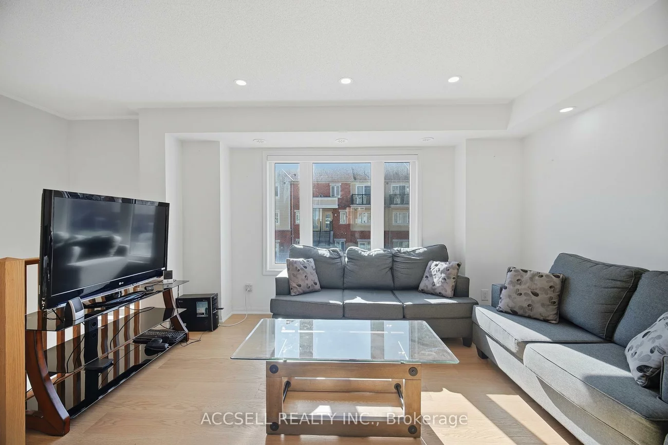 250, Sunny Meadow, Sandringham-Wellington, Brampton