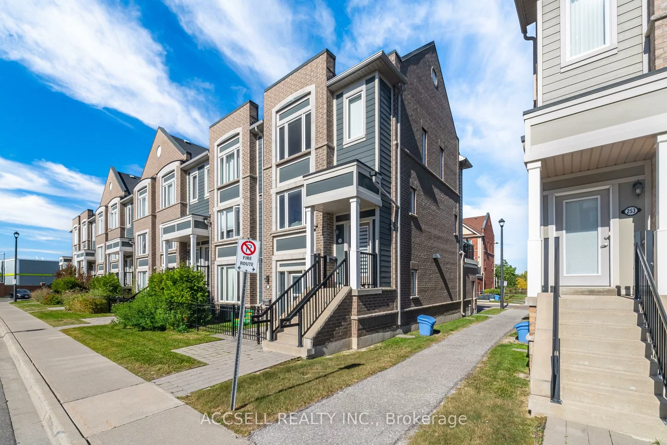 250, Sunny Meadow, Sandringham-Wellington, Brampton