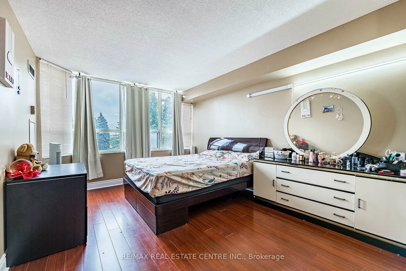 10, Malta, Fletcher's Creek Village, Brampton