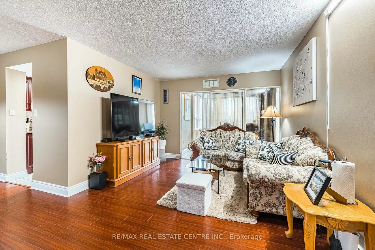 10, Malta, Fletcher's Creek Village, Brampton