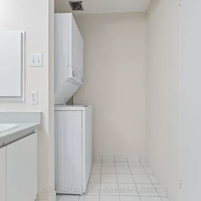 10, Laurelcrest, Queen Street Corridor, Brampton