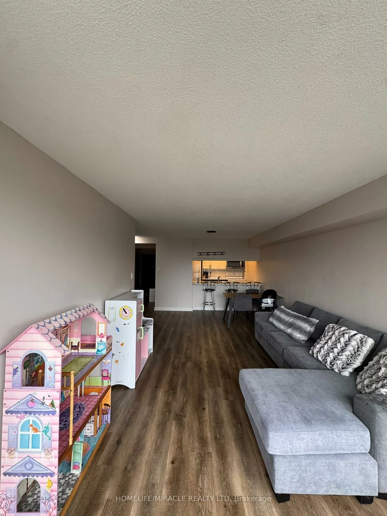 24, Hanover, Queen Street Corridor, Brampton