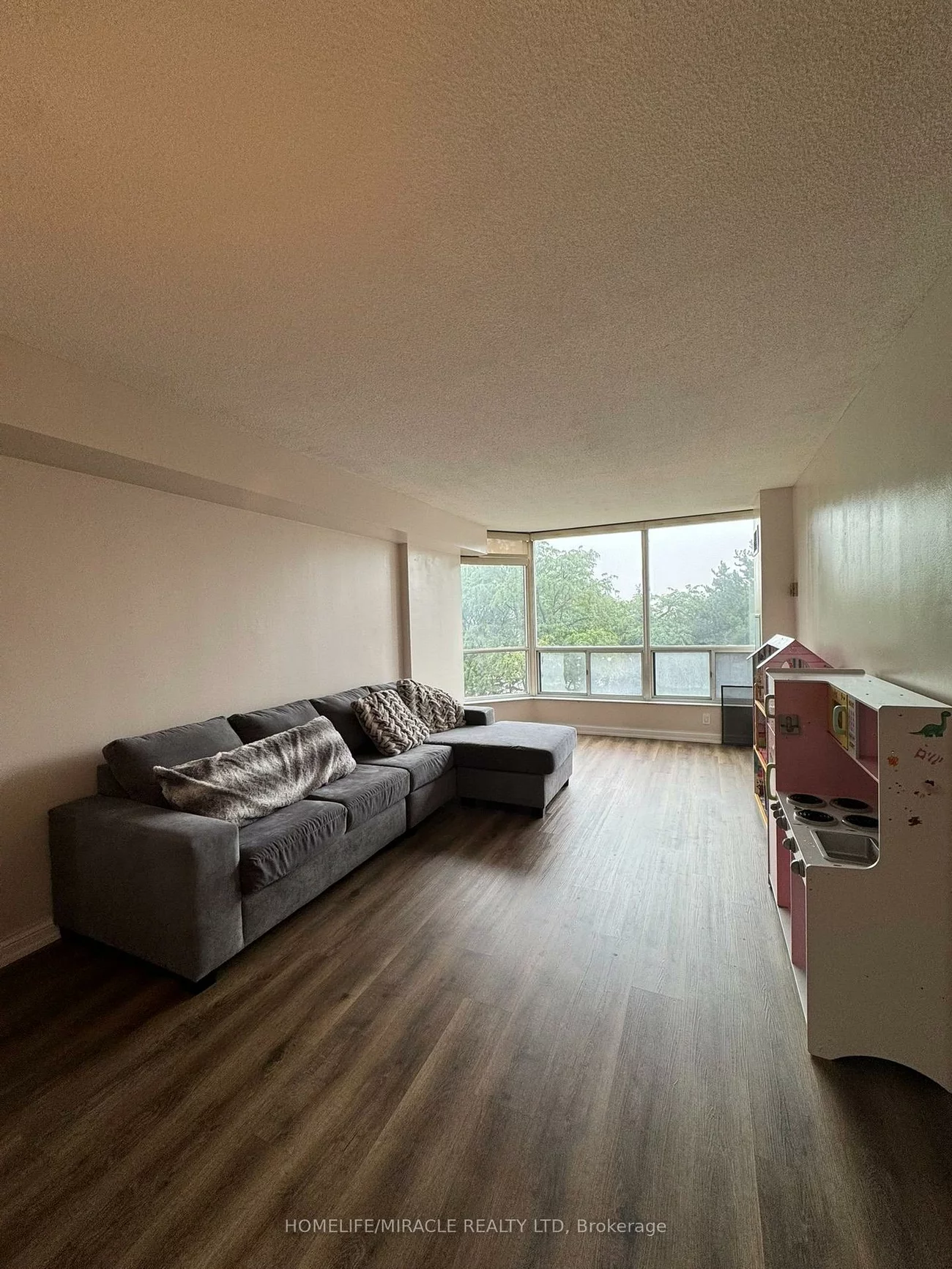 24, Hanover, Queen Street Corridor, Brampton