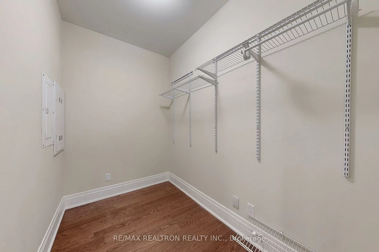 80, Burns, King City, King