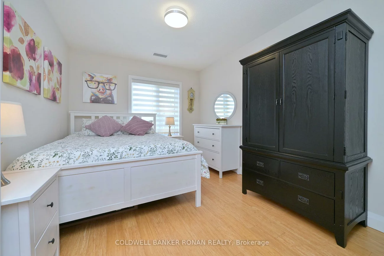 32, Church, Schomberg, King