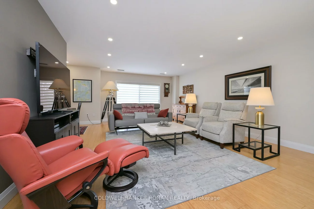 32, Church, Schomberg, King