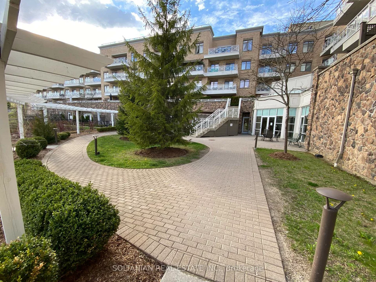 80, Burns, King City, King