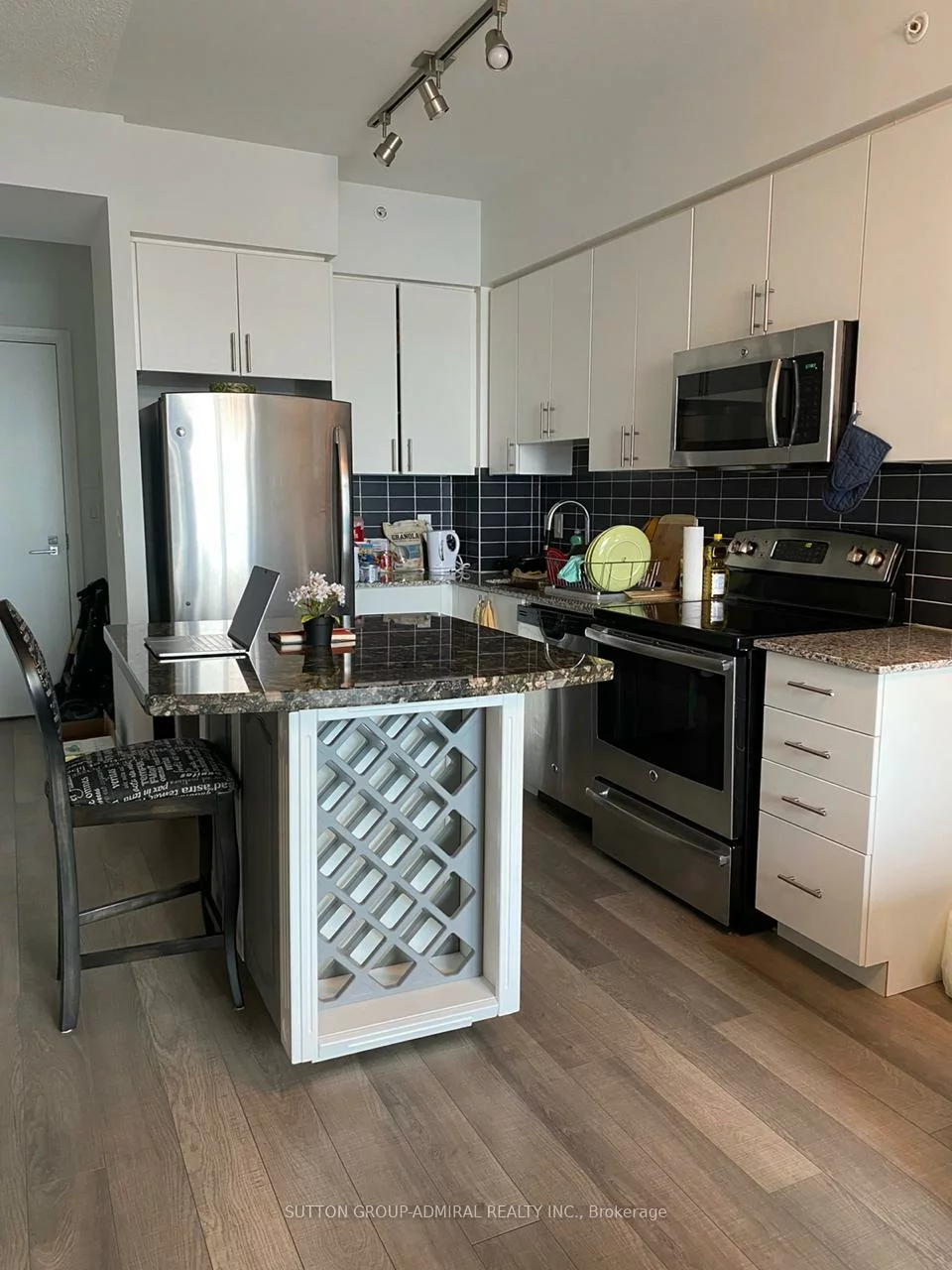 7165, Yonge, Grandview, Markham