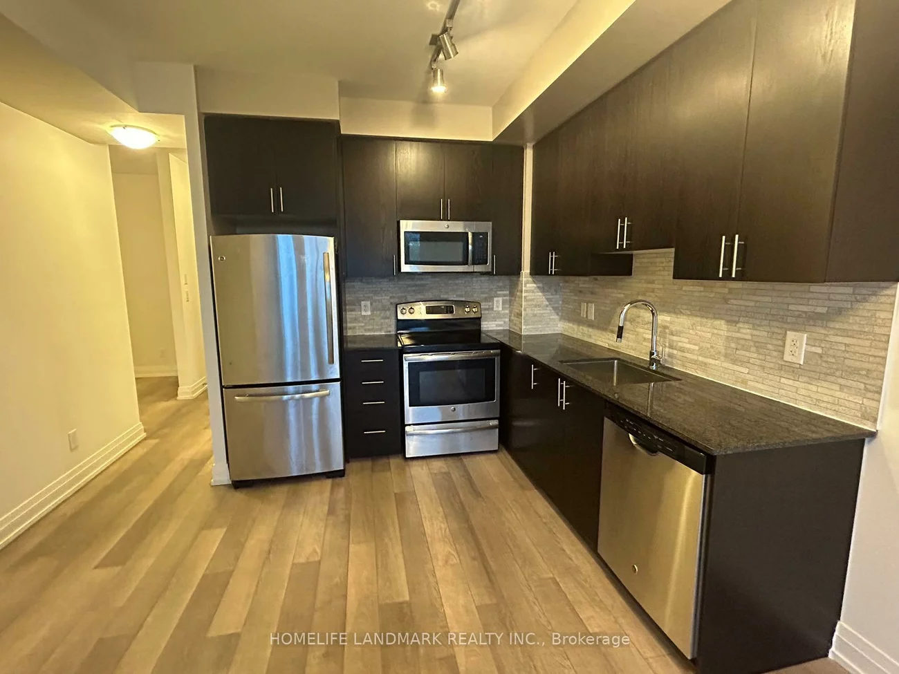 7165, Yonge, Grandview, Markham