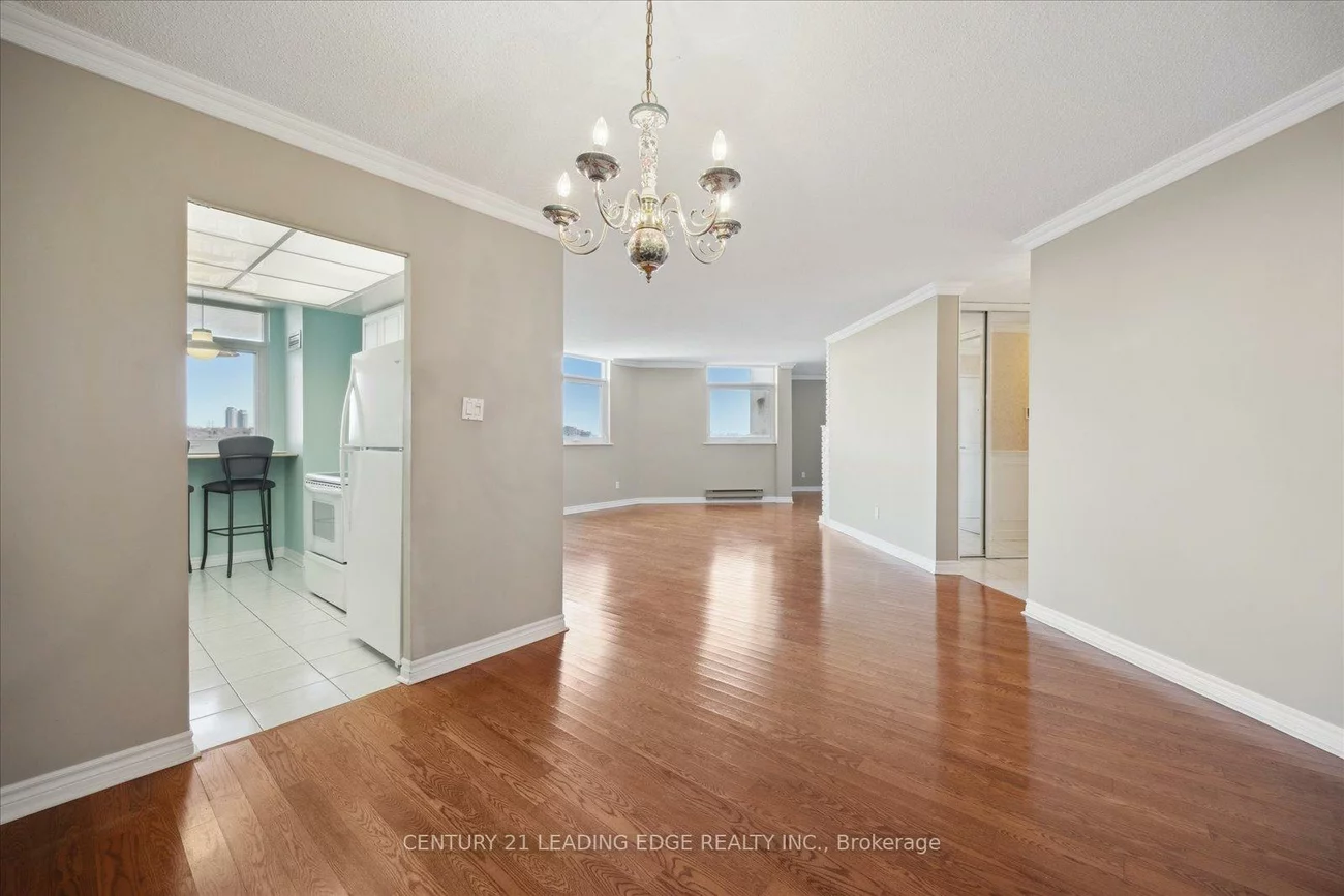 7811, Yonge, Thornhill, Markham