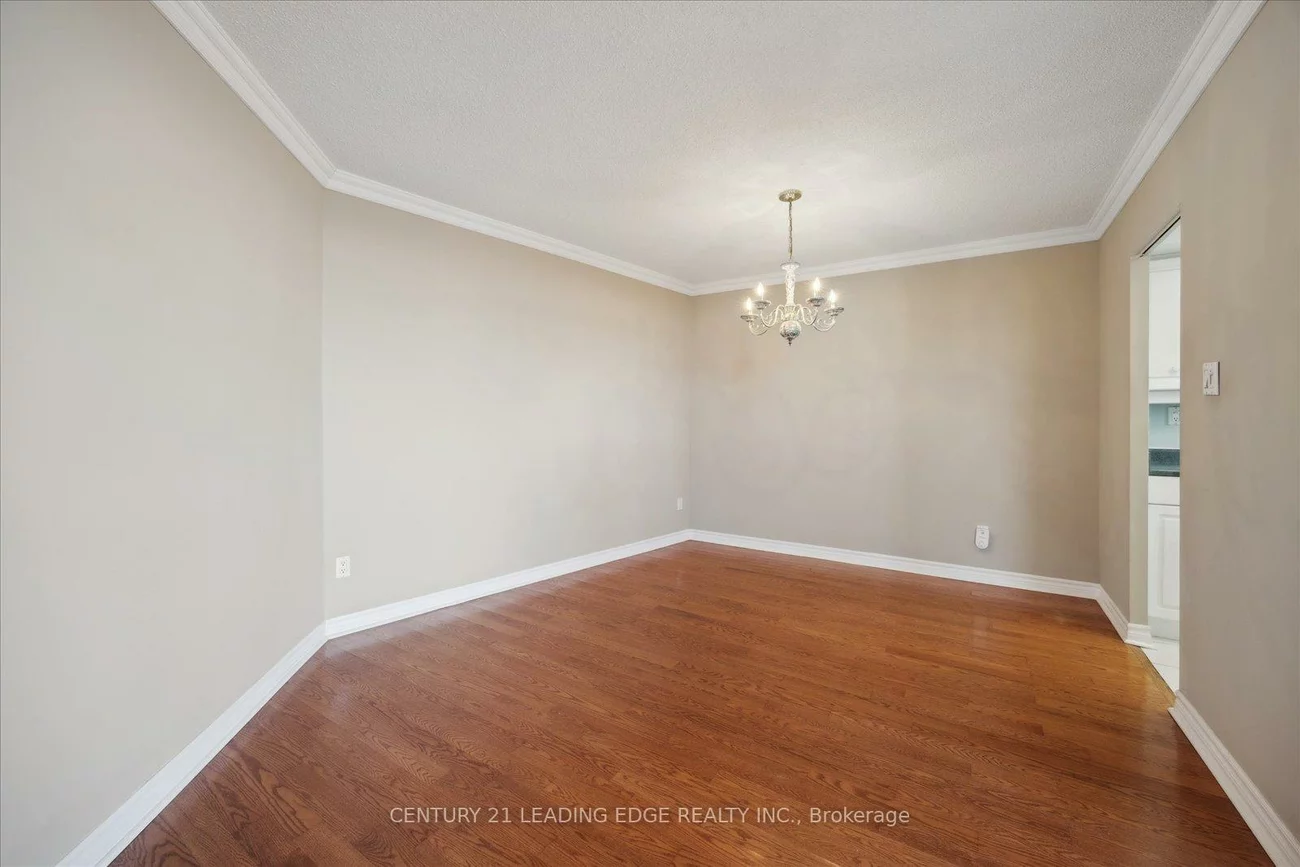 7811, Yonge, Thornhill, Markham
