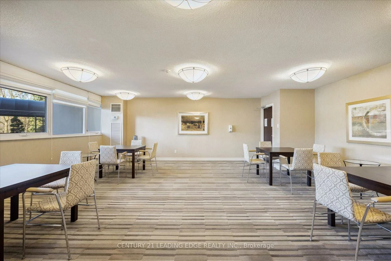 7811, Yonge, Thornhill, Markham