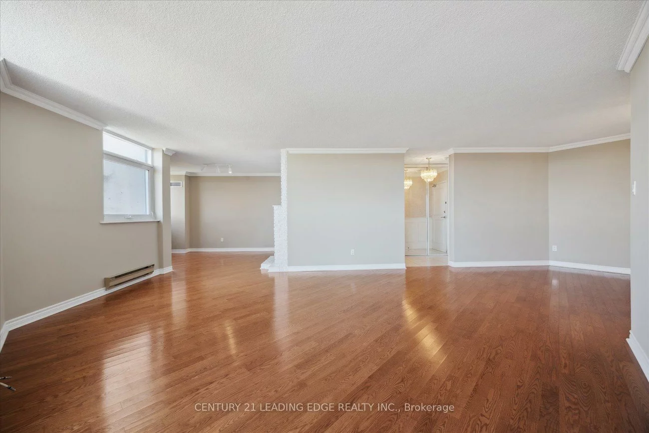7811, Yonge, Thornhill, Markham